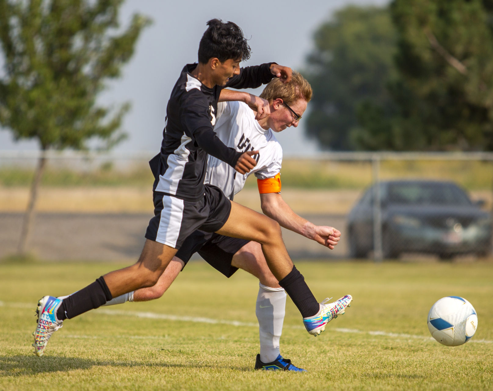 Buhl battles Declo boys soccer